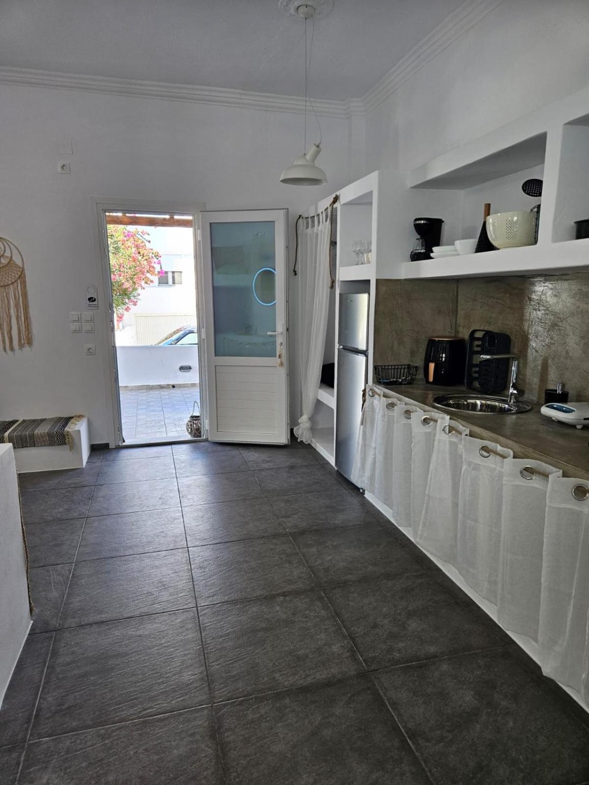 Eris Studios Adamantas Exterior photo